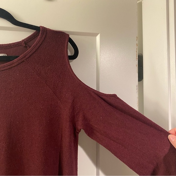 Abercrombie and Fitch Cold Shoulder Swing Dress in Burgundy, Size Large Tall 🎀 - Picture 3 of 6